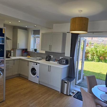 The Heart - Cosy 3 Bedroom House With Double Driveway And Garden In Manchester Exteriér fotografie